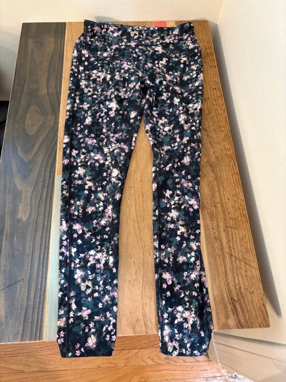 Women's full length leggings in deep green floral from summersalt, Size 6, EUC